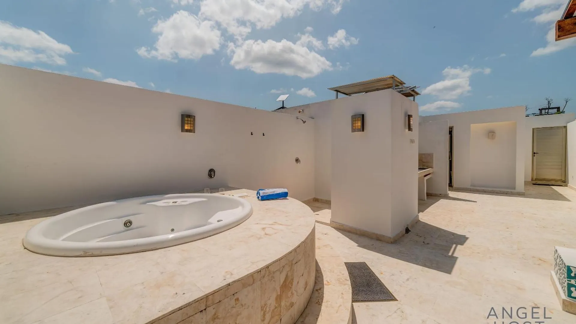 Holiday home New Sunlit Stay Private Roof Terrace Bbq Spatub Playa del Carmen